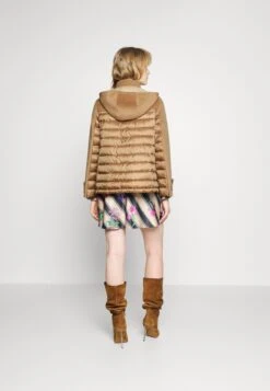 MAX & Co. Mela - Jas - Camel 10 MAX & Co. Mela - Jas - Camel -Fashionista Verkoop 0643c6b007594bdbb25fa62a6a273ac7 scaled