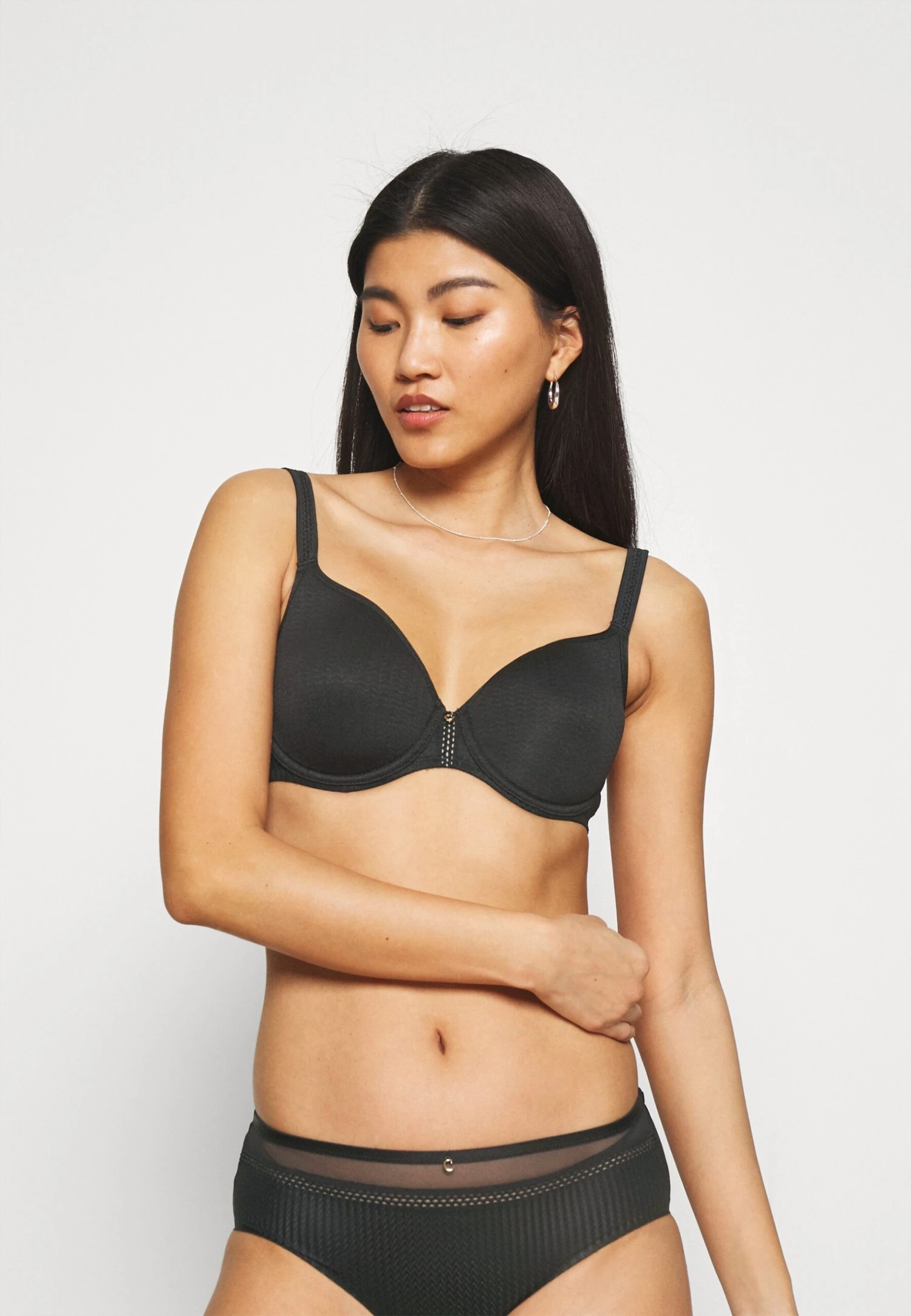 Chantelle Chic Essential Spacer - Beugel Bh - Schwarz 1 Chantelle Chic Essential Spacer - Beugel Bh - Schwarz