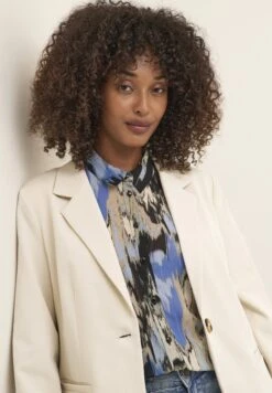 Kaffe Sakura - Blazer - Antique White 9 Kaffe Sakura - Blazer - Antique White -Fashionista Verkoop 1329a9c9191542be9393618cc694e9ef scaled