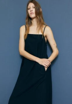 Minimum Vikilino - Maxi-Jurk - Black -Fashionista Verkoop 1435afdd3f1d42c6886e45b6f4ada1cb scaled