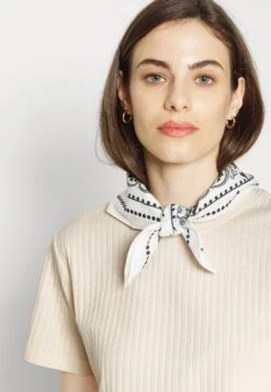 Top Skirt Set - Kokerrok - 003 - Off-White -Fashionista Verkoop 17d77307363e48c6bd680b42cdfb7bf7 scaled