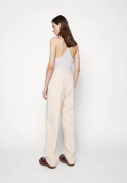 Filippa K Julie Trousers - Broek - Dusty Beige -Fashionista Verkoop 22950c877bdf41b8b6a27fc8c084bf3d scaled