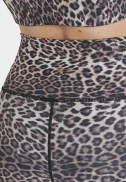 Endurance Legging - Print -Fashionista Verkoop 35e5d8dc9ad5498ab8c48085d2f7f004 scaled