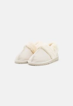 Pier One Pantoffels - White -Fashionista Verkoop 3d24649a22144e62b50d5c178dda582a scaled