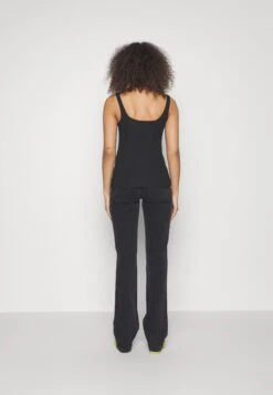 Flared Jeans - Black Denim 8 Flared Jeans - Black Denim -Fashionista Verkoop 3dfec485026a4fed8442c822b36377a4 scaled