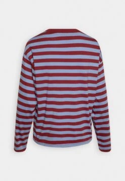 Monki Longsleeve - Dark Red/Blue -Fashionista Verkoop 3ed181beddaf419b8f42b6d94194ef97 scaled