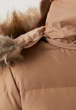 LELA Regular Fit - Winterjas - Camel 12 LELA Regular Fit - Winterjas - Camel -Fashionista Verkoop 45e9cb3e58a242c2b40a061898bbf5a5 scaled