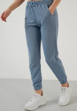 LELA Slim Fit - Trainingsbroek - Baby Blue -Fashionista Verkoop 520add2a8af5473e8fa72cc78ed3496c