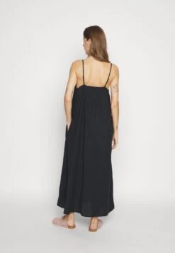 Minimum Vikilino - Maxi-Jurk - Black -Fashionista Verkoop 522fc1cd6dd7491b9790904c7e993c1a scaled