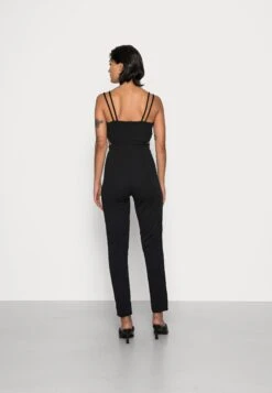 Wal G Nikita Cut Out - Jumpsuit - Black -Fashionista Verkoop 523f9beaa4bf46c587d614163cad1190 scaled