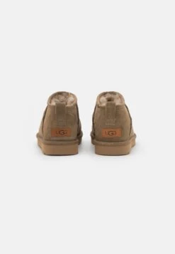 Ugg Korte Laarzen - Marrone -Fashionista Verkoop 55d033a2145a4c5d840dfd15f0ca981f scaled