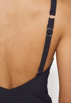 Seafolly Collective Gathered Strap One Piece - Badpak - Black -Fashionista Verkoop 5bae8fbb5de0497badc61f6282569a05 scaled
