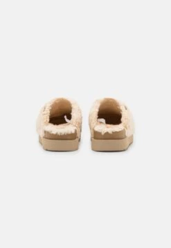 Ugg Fuzz Sugar - Pantoffels - Natural -Fashionista Verkoop 615ec063c8304127b2f5a536055df7ae scaled