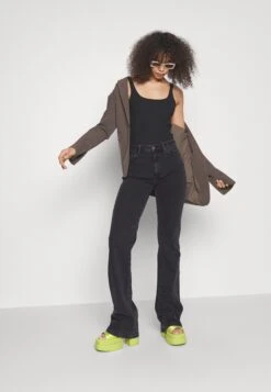 Flared Jeans - Black Denim 9 Flared Jeans - Black Denim -Fashionista Verkoop 62034efe5f3347339b9f3b99b2f4e0f5 scaled