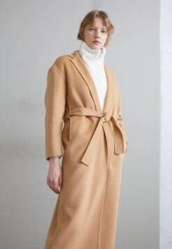 Filippa K Alexa Coat - Mantel - Light Camel 10 Filippa K Alexa Coat - Mantel - Light Camel -Fashionista Verkoop 62359c2cae514f80ab56096d38693cc1 scaled