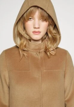 MAX & Co. Mela - Jas - Camel 11 MAX & Co. Mela - Jas - Camel -Fashionista Verkoop 65b3139dce2f48bc8caaedac53801c6f scaled