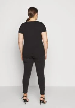 3Er Pack- T-Shirt Basic - White/Black/Dark Grey -Fashionista Verkoop 70c09ae8a43a45bf9f9a0e62b2f893f6 scaled