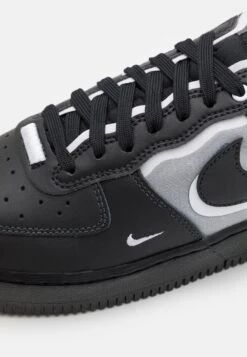 Nike Sportswear Air Force 1 React Unisex - Sneakers Laag - Black/White -Fashionista Verkoop 7356142fe849470fa82c379808d21502 scaled