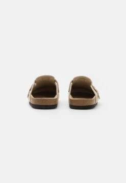 Pier One Leather Unisex - Pantoffels - Beige -Fashionista Verkoop 7fc4209f0b9d443b96717beece6deee4 scaled