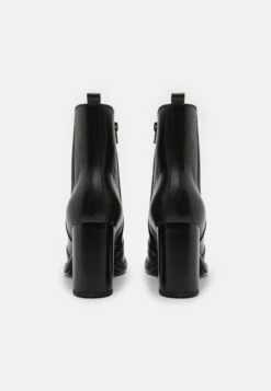 Leather- Enkellaarsjes Met Hoge Hak - Black -Fashionista Verkoop 8285c3f6f7d94045bb79e27db56d5a46 scaled