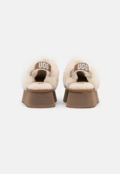 Ugg Funkette - Pantoffels - Chestnut 7 Ugg Funkette - Pantoffels - Chestnut -Fashionista Verkoop 8558314d6725466c93610e1fcaf3c85e scaled