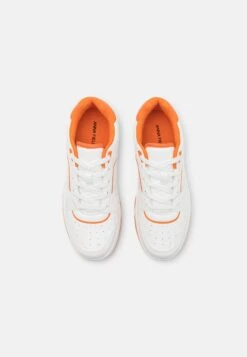 Sneakers Laag - White/Orange 11 Sneakers Laag - White/Orange -Fashionista Verkoop 85912b892bde4741a7980c020d03d2d5 scaled