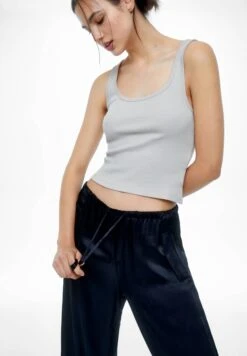 PULL & BEAR Satin Parachute - Broek - Mottled Black -Fashionista Verkoop 8be82a7c1e5443c891440162c3358830 scaled