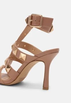 Steve Madden Capri - Sandalen - Nude 17 Steve Madden Capri - Sandalen - Nude -Fashionista Verkoop 8ed824e3e2774b188b3e951fd96e7bc2 scaled