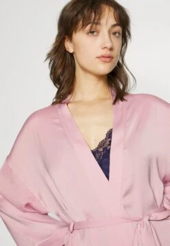 Anna Field Bridal Dressing Gown - Badjas - Pink -Fashionista Verkoop 8f3138e1a3b94f6a8696aec296993ee6 scaled