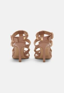Steve Madden Capri - Sandalen - Nude 15 Steve Madden Capri - Sandalen - Nude -Fashionista Verkoop 9d4045aa0c954c89a6b211a34353d80a scaled
