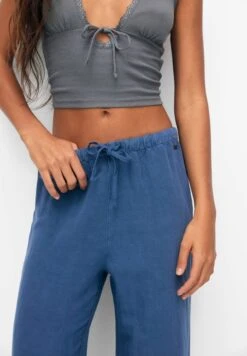PULL & BEAR Flowing Faded - Broek - Blue -Fashionista Verkoop 9d68cf5f5137401da86c8668bd0f0d91 scaled