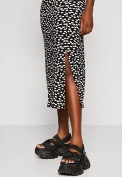 Even&Odd Kokerrok - Black/White/Multi-Coloured -Fashionista Verkoop a9dad594b1794559bb7600eda97cb8ce scaled