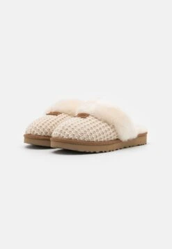 Ugg Cozy - Pantoffels - Cream -Fashionista Verkoop b447d3eb2eee4d598de74ea451e5634d scaled
