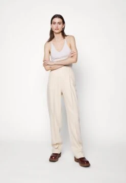 Filippa K Julie Trousers - Broek - Dusty Beige -Fashionista Verkoop b7bb46acd26d443485bb70aba89425c6 scaled