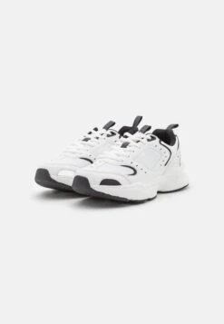 Sneakers Laag - White/Black 8 Sneakers Laag - White/Black -Fashionista Verkoop bceac2bf6a164d5eb1b4654d4333dc94 scaled