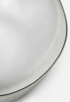 Furla Primavera Shoulder Bag - Handtas - Silver-Coloured -Fashionista Verkoop c22ec9dcf4084528ae80e463aae4517d scaled