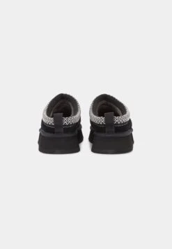 Ugg Tazz - Pantoffels - Nero -Fashionista Verkoop c983f7a8fa484ef09b6a5bc4a2135107 scaled
