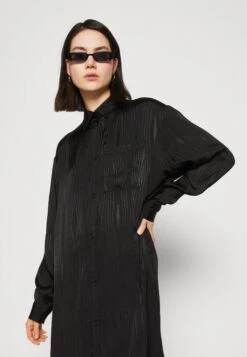 Monki Blousejurk - Black Jaquard -Fashionista Verkoop cc1805152a2c4feebf4ccff5c4c5c2d8 scaled