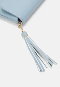 Anna Field Clutch - Blue -Fashionista Verkoop cf4f4e4abc034814b068d28c3e84bca3 scaled