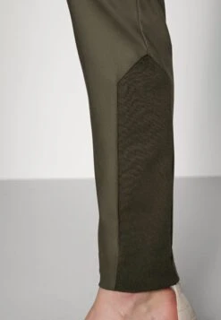 Mos Mosh Blake Night Pant Sustainable - Chino - Grape Leaf 9 Mos Mosh Blake Night Pant Sustainable - Chino - Grape Leaf -Fashionista Verkoop d5b512bd0a4449bebf5b9df058e98782 scaled