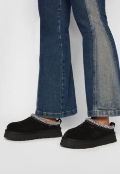 Ugg Tazz - Pantoffels - Nero -Fashionista Verkoop da2d05b85f2f45398ede115ffee058bf scaled