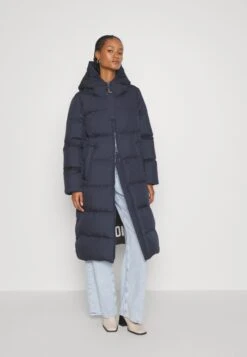 Marc O'Polo Coat Filled Fixed Hood Welt Pockets Side Slits With Press Buttons - Donsjas - Deep Blue Sea -Fashionista Verkoop e05c64f9f12043fb97203fbfcc690c42 scaled