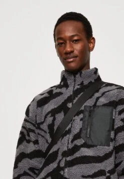 YOURTURN Unisex - Fleecejas - Grey -Fashionista Verkoop e4ac82e499054d1f8826090370324730 scaled