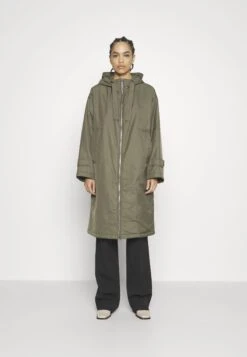 Marc O'Polo Coat Long Padded Fixed Hood Zipper Drawstring Waist - Parka - Olive Crop 11 Marc O'Polo Coat Long Padded Fixed Hood Zipper Drawstring Waist - Parka - Olive Crop -Fashionista Verkoop e8301f35293c4838b1beeb8452123219 scaled