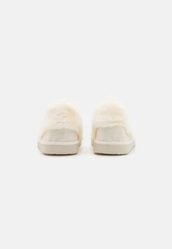 Pier One Pantoffels - White -Fashionista Verkoop e95c473c042849e39cad888ba96babb2 scaled