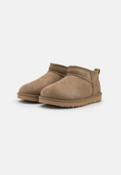 Ugg Korte Laarzen - Marrone -Fashionista Verkoop eb7d42414b394181ae85b6f4f39bc53d scaled