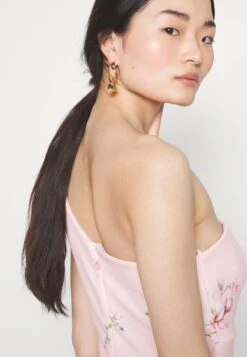 Wedding Gigi One Shoulder Print Maxi - Galajurk - Peach Print -Fashionista Verkoop ebfd879230ea41a6abcc0a87353ed520 scaled