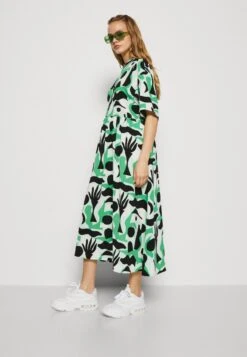 Monki Blousejurk - Green Lisendna -Fashionista Verkoop ed05e932f5e347488db00a1cd82b796b scaled