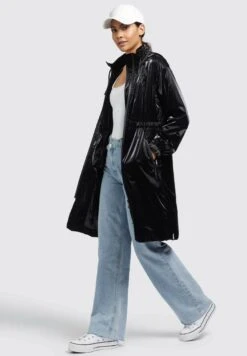 Khujo Marthe - Regenjas - Schwarz -Fashionista Verkoop f155c0cb451f417fb36a11da06e440be scaled