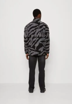 YOURTURN Unisex - Fleecejas - Grey -Fashionista Verkoop fb0a0ae1914e4939bc76695f0267d638 scaled